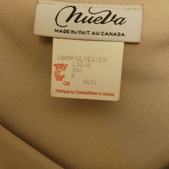 BEIGE RUFFLED V-NECK SLEEVELESS BLOUSE W/ FLOWER - Picture 4 of 4